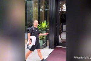 徐静雨VS库里！二人PK三分！门长19中0！库里顶住压力险胜！