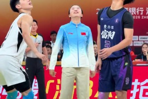 最强小孩姐！亚运冠军陈妤颉闪现宁波主场开球 用力过猛？