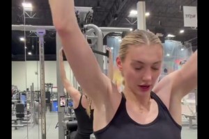 WNBA长腿女神卡梅伦布林克训练日的一天。
